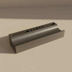 Betoninė pieštukinė „Dominus“ minimalistinio dizaino, rankų darbo ir unikali tekstūra darbo stalui