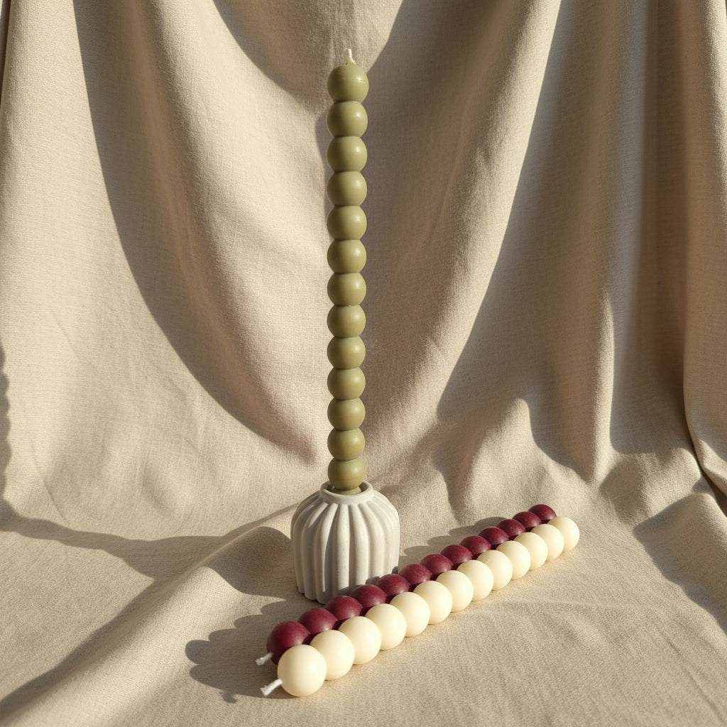 Rapsų vaško stalo žvakė „Gausa“ su apvalių formų dizainu ir jaukiu interjero akcentu