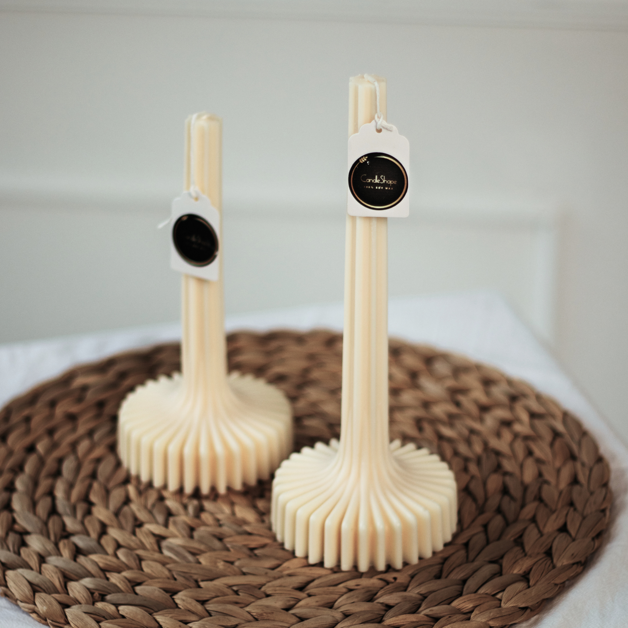 Rapsų vaško žvakė Morta išskirtinio dizaino namų dekorui ir jaukumui.