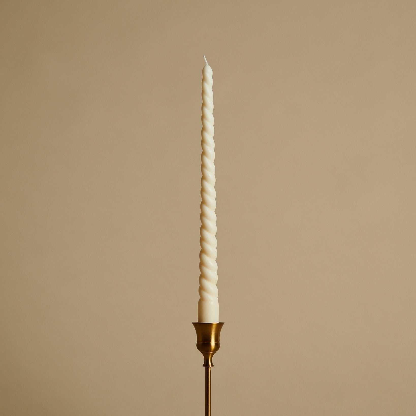 Rapsų vaško spiralinė stalo žvakė Taura elegantiškam interjerui