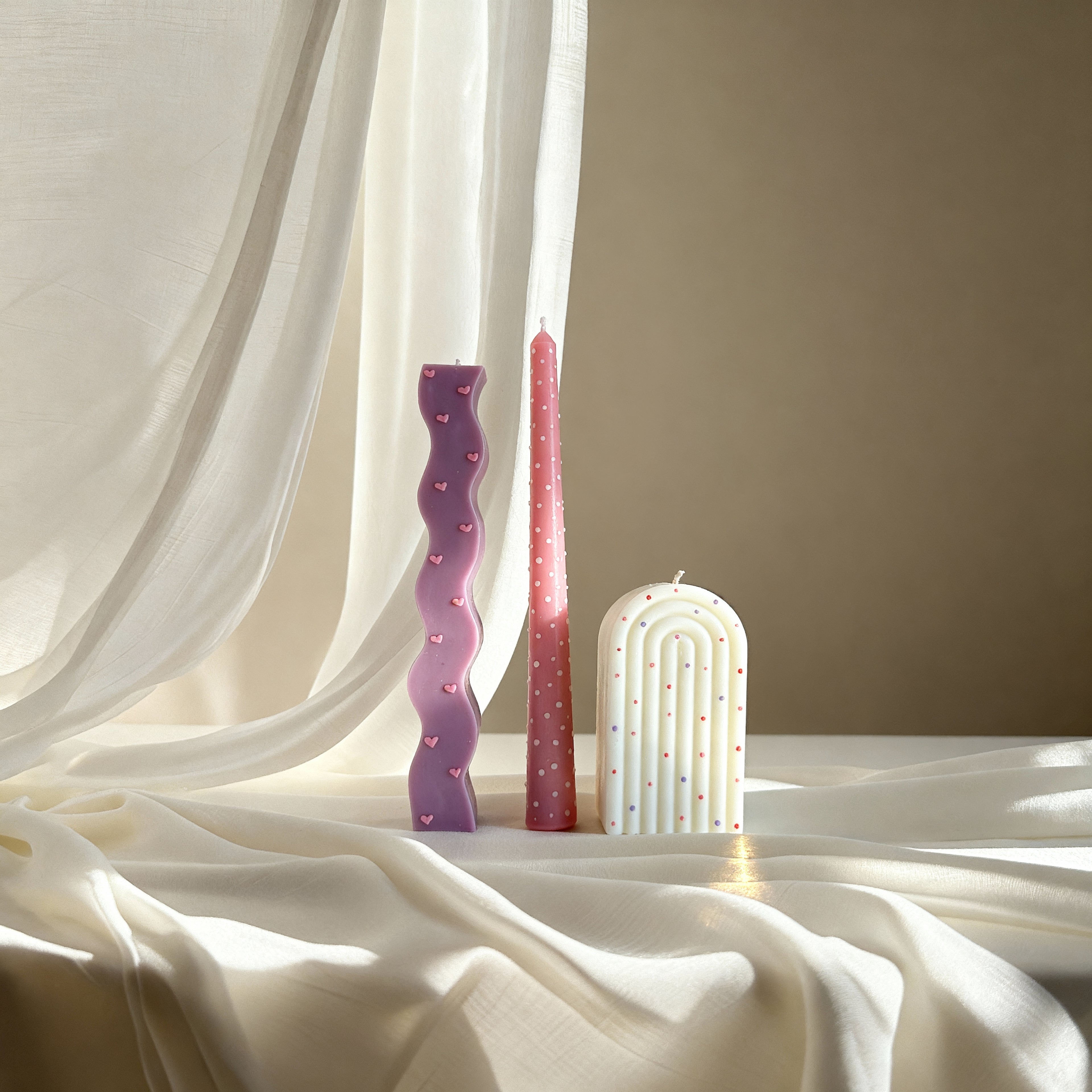 Valentino dienai skirtas rankų darbo sojų vaško žvakių rinkinys, pastelinės spalvos