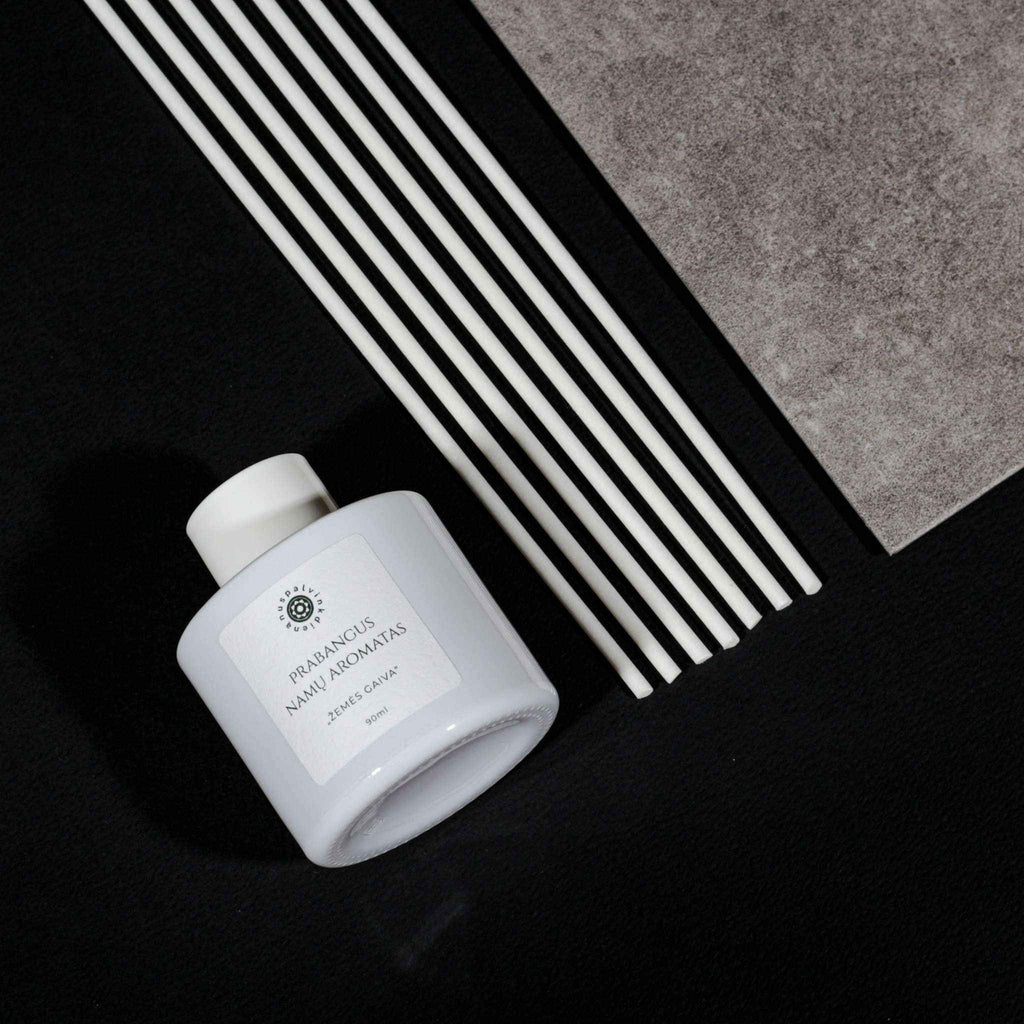 natūralus rankų darbo namų kvapas žemės gaiva su miško aromatais ir kvapiosiomis lazdelėmis