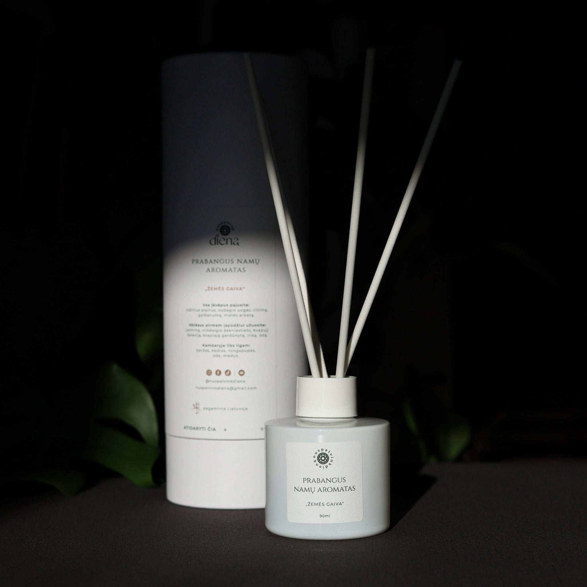 namų kvapas su šiltu kašmyro ir vanilės aromatu jaukiam namų atmosferai