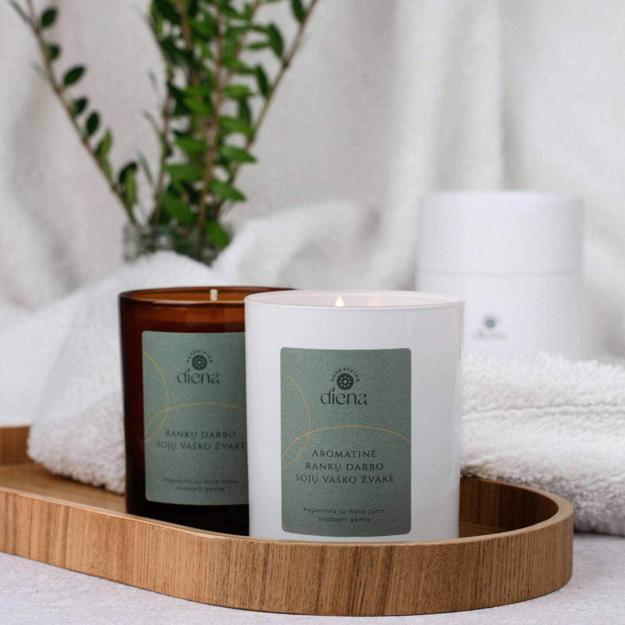 Žvakė "Šilti ir jaukūs palinkėjimai" natūrali sojų vaško, su šiltu kašmyro ir vanilės aromatu namų jaukumui ir ramybei.