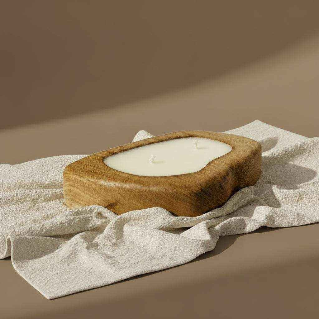 Medinė žvakė iš uosio medienos su natūraliu dizainu ir minimalistiniu stiliumi