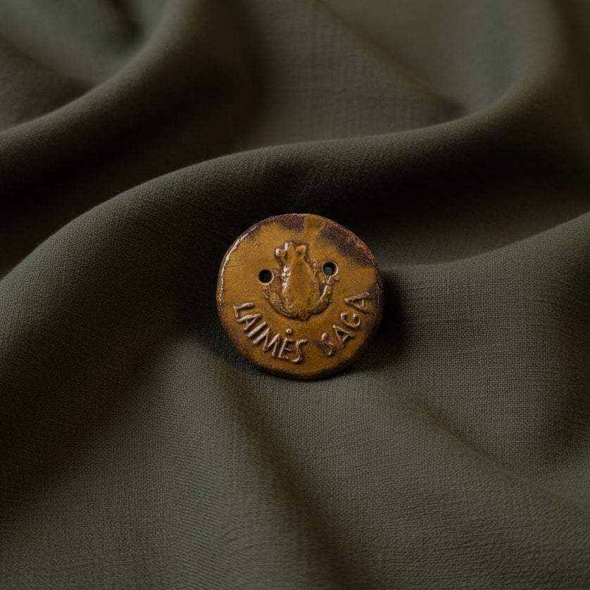 Rankų darbo keraminė Laimės saga su unikaliu dizainu ir palinkėjimu