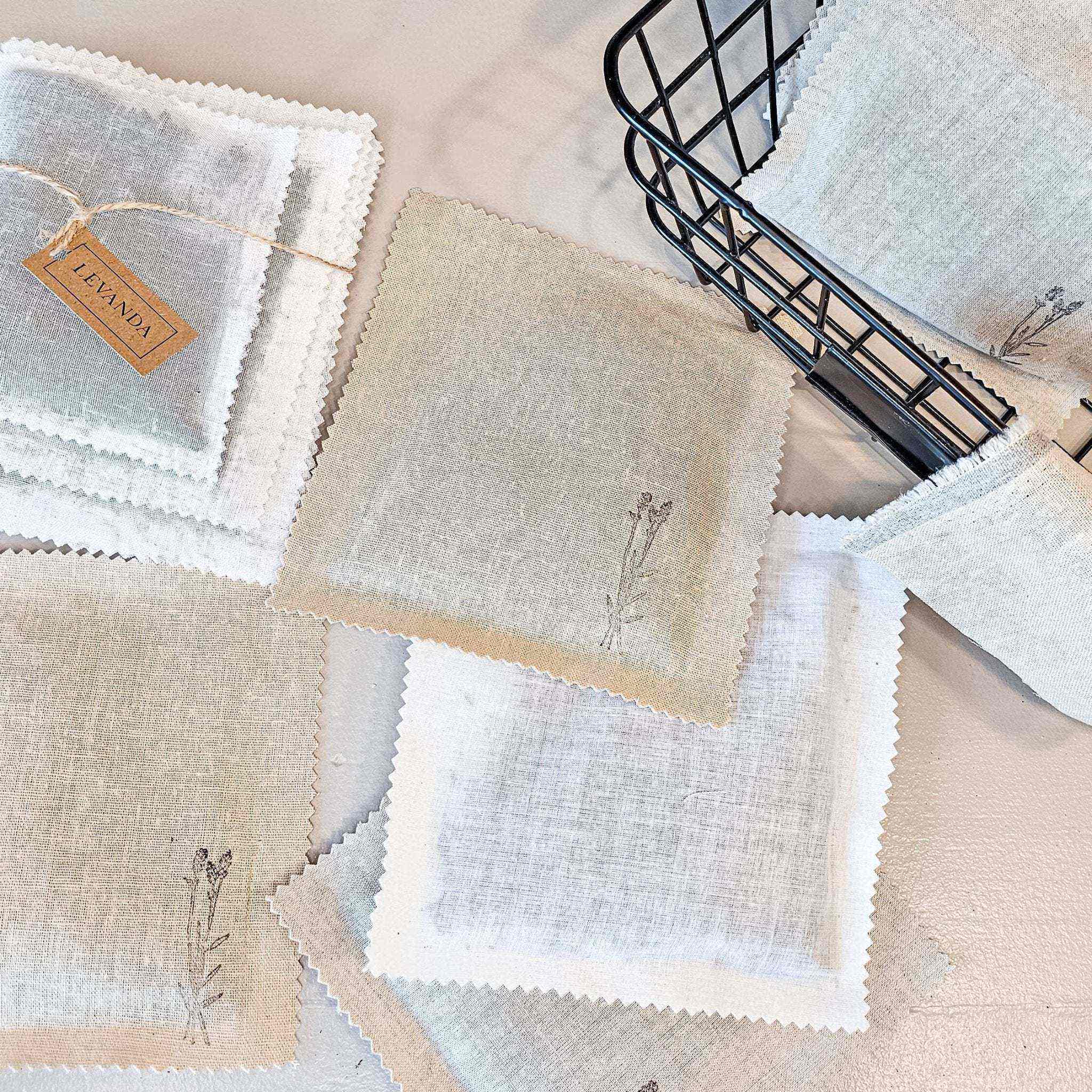 Rankų darbo lininės levandų pagalvėlės su natūraliais kvapais kandims atbaidyti ir namų jaukumui kurti