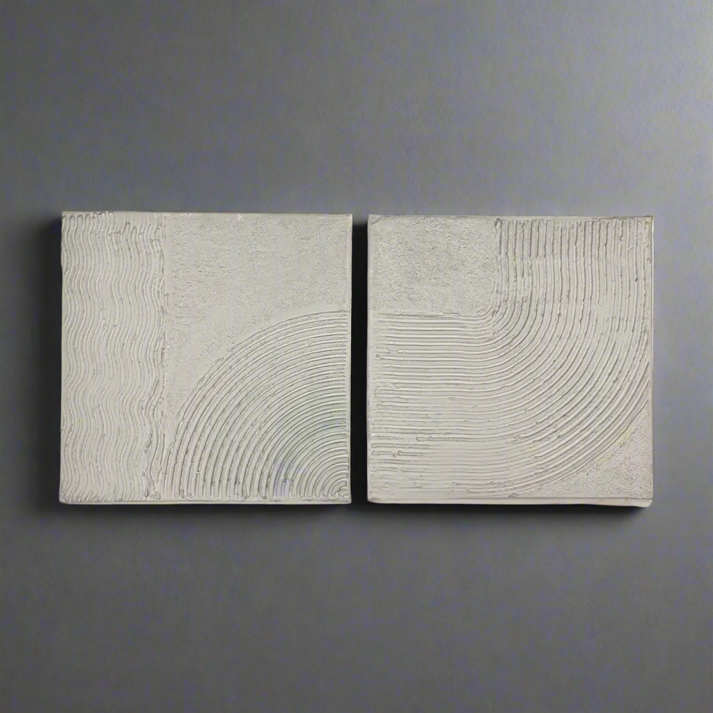 Tekstūrinis paveikslas Prolatio su abstrakčiais linijiniais reljefais baltame fone