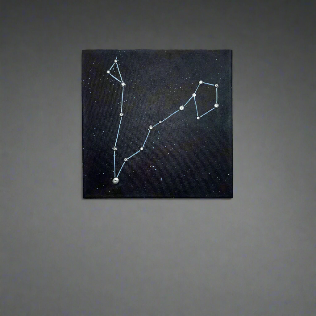 Tekstūrinis paveikslas su zodiako žvaigždynų linijomis ant juodo fono minimalistiniam interjerui