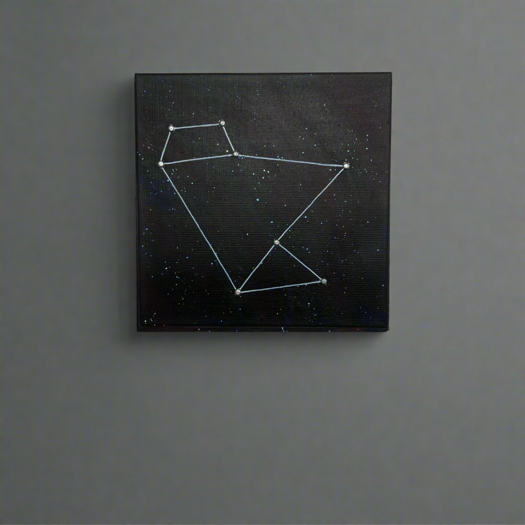 Tekstūrinis paveikslas „Zodiakas“ su žvaigždynų linijomis ant juodo fono minimalistiniam interjerui
