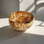 Marmurinis dubenėlis iš balto ir raudono molio su subtiliais marmuro raštais minimalistiniam interjerui