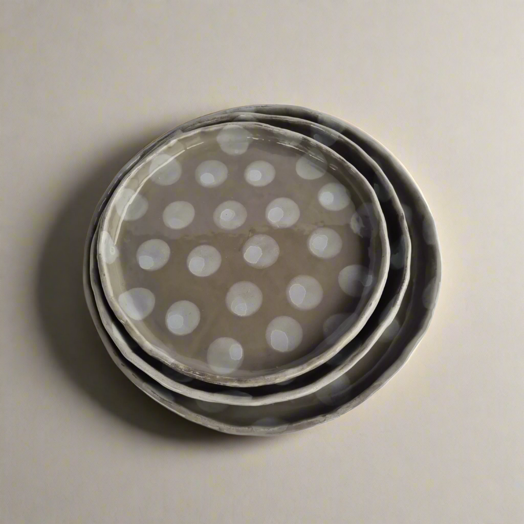 Pilko molio lėkščių komplektas su blizgia glazūra ir burbuliukų raštu