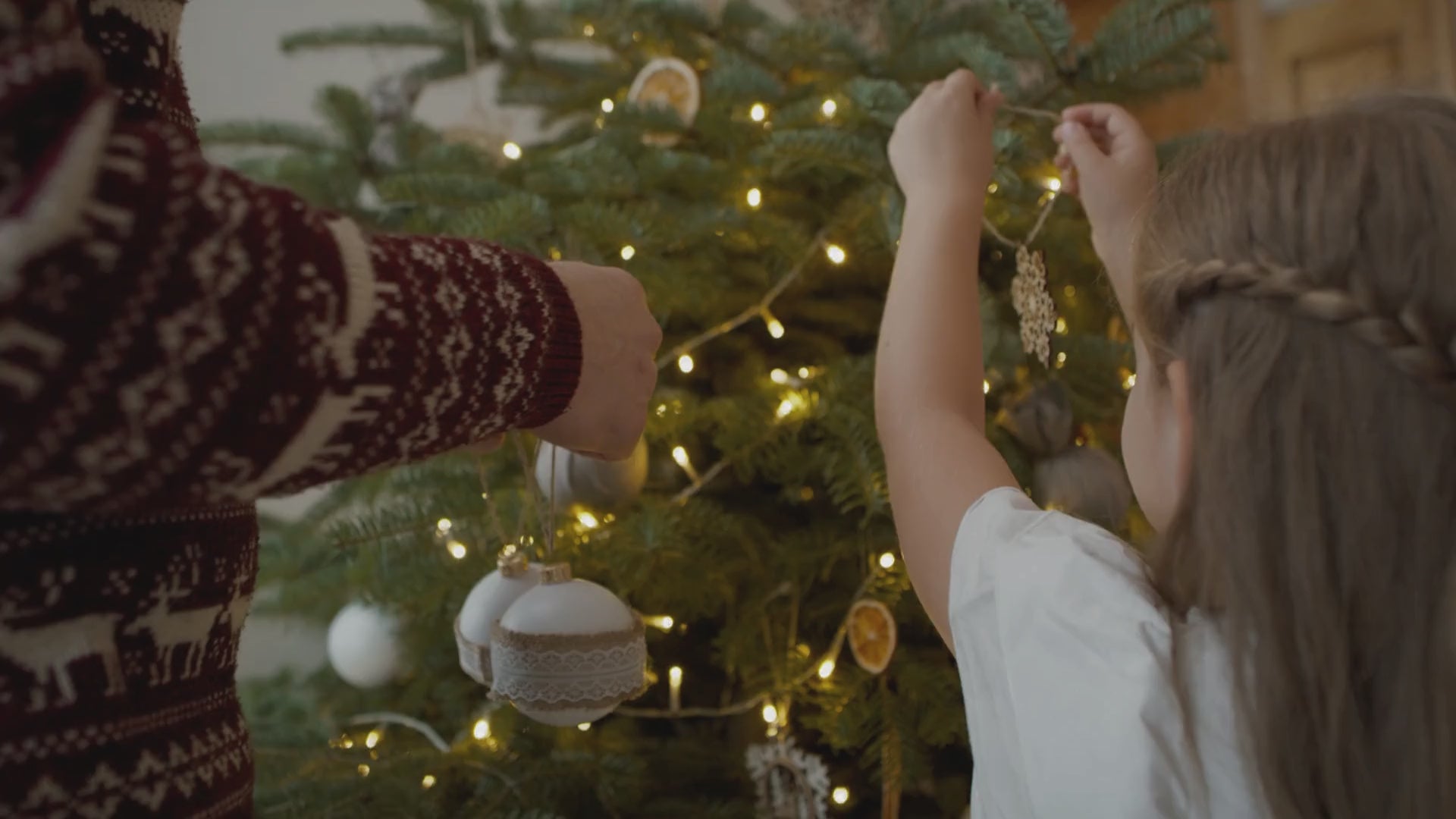 Kalėdinės dekoracijos ir šventinis namų puošimas – jauki atmosfera Lisabu stiliumi.